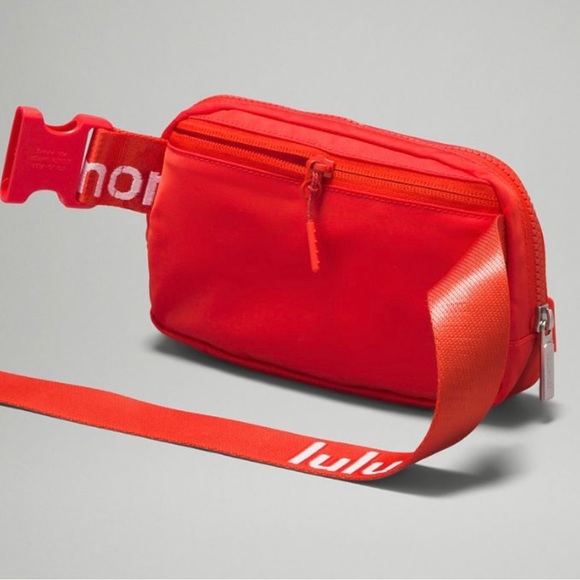 NWT LULULEMON EVERWHERE SIGNATURE BELT BAG - Picture 3 of 5